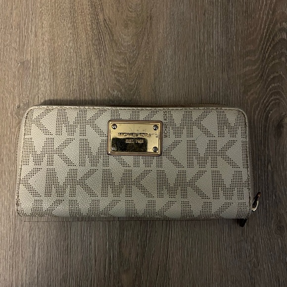 Michael Kors wallet - Picture 1 of 3